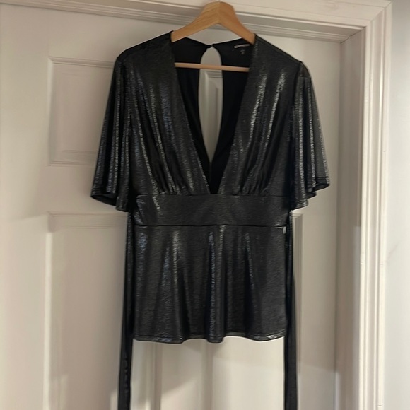 Express Women’s Metallic Flutter Sleeve Top NWOT - Picture 2 of 9